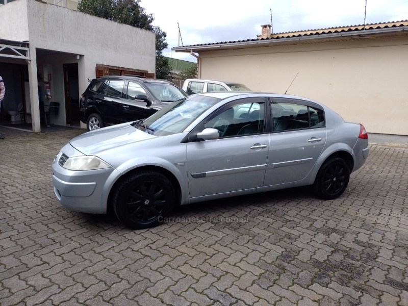 MÉGANE 2.0 DYNAMIQUE SEDAN 16V GASOLINA 4P MANUAL - 2007 - BENTO GONçALVES