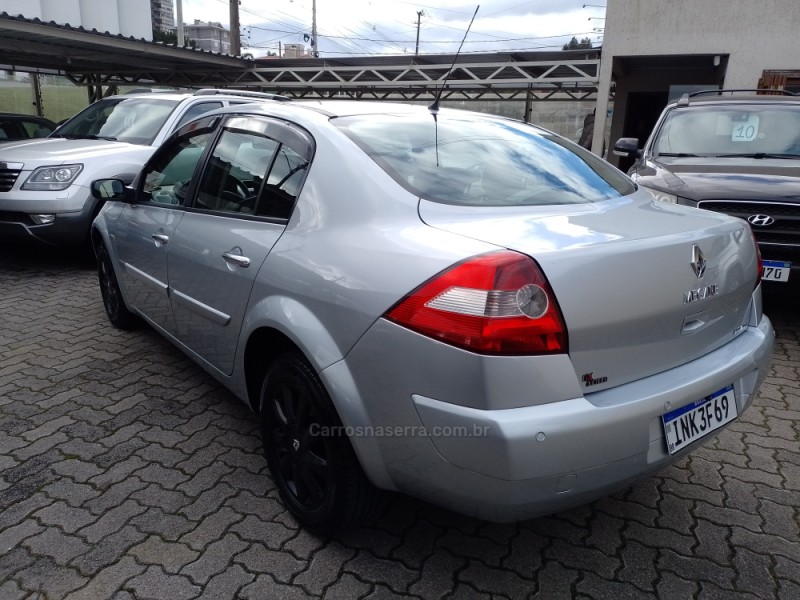 MÉGANE 2.0 DYNAMIQUE SEDAN 16V GASOLINA 4P MANUAL - 2007 - BENTO GONçALVES