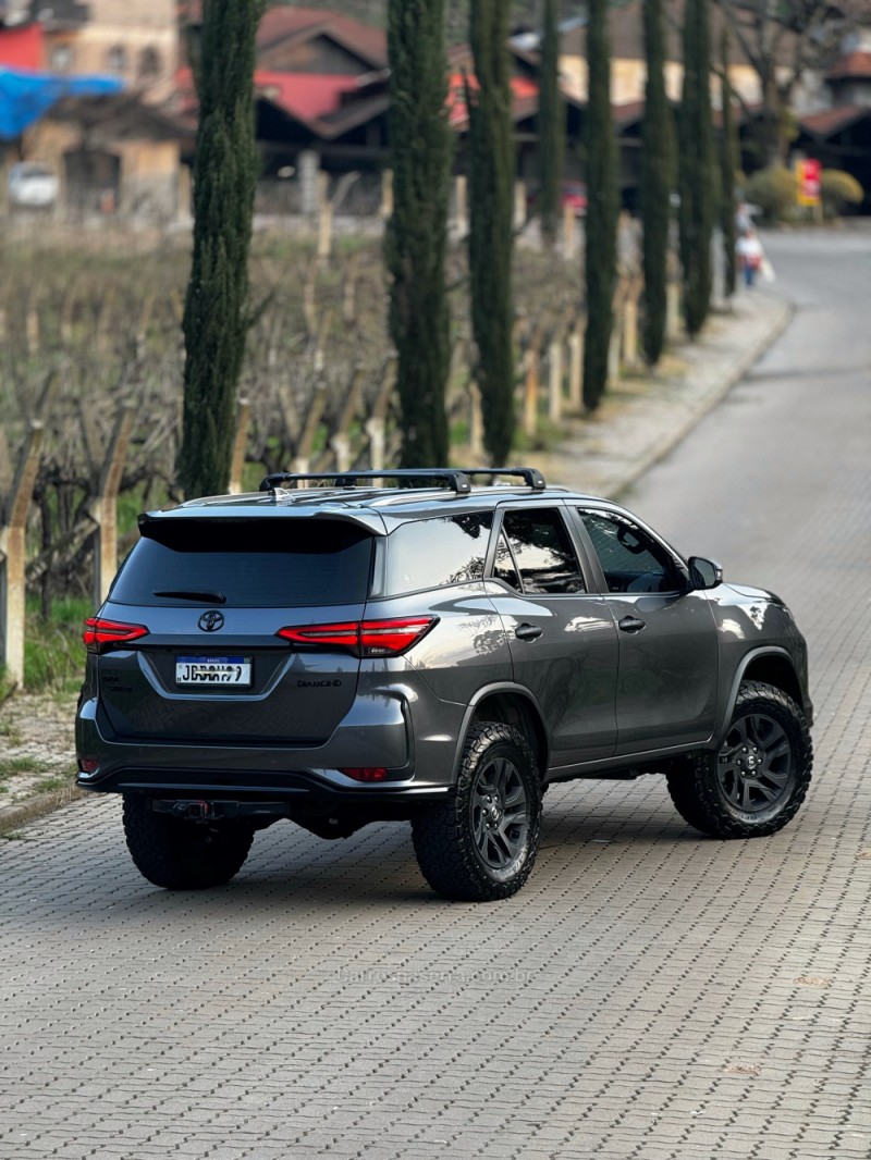 HILUX SW4 2.8 SRX 4X4 DIAMOND 16V TURBO DIESEL 4P 7 LUGARES AUTOMÁTICO - 2022 - CAXIAS DO SUL