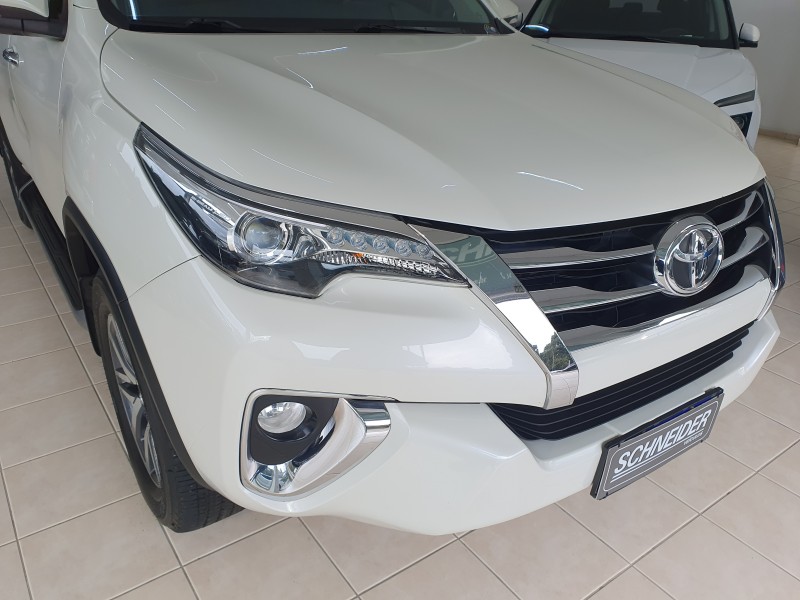 HILUX SW4 2.8 SRX 4X4 16V TURBO INTERCOOLER DIESEL 4P AUTOMÁTICO - 2017 - NOVA PETRóPOLIS