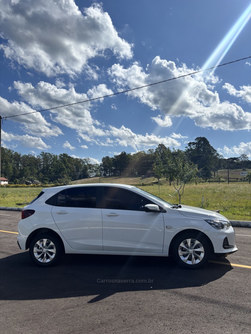 ONIX 1.0 LT 12V FLEX 4P MANUAL - 2022 - CARLOS BARBOSA