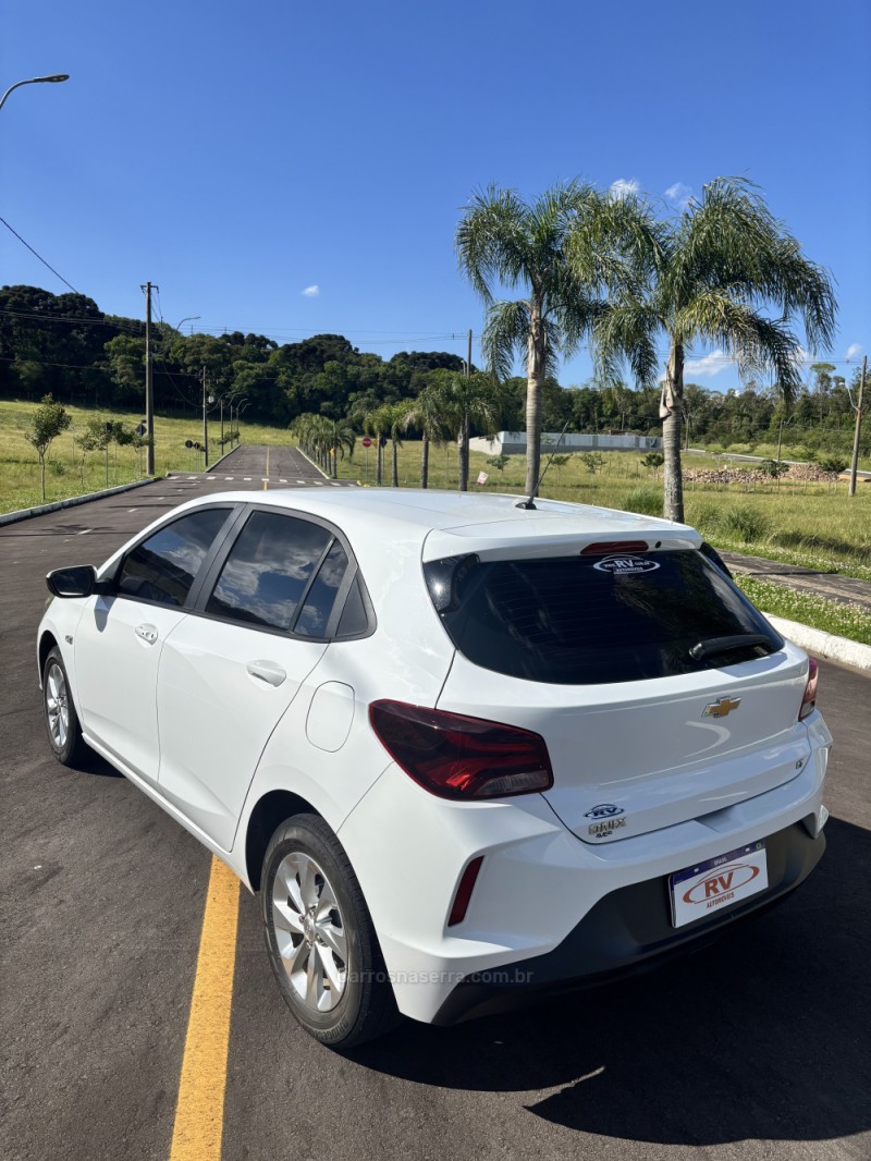 ONIX 1.0 LT 12V FLEX 4P MANUAL - 2022 - CARLOS BARBOSA