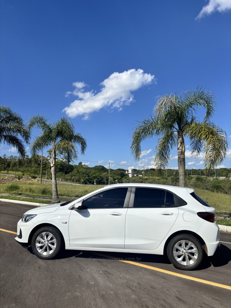 ONIX 1.0 LT 12V FLEX 4P MANUAL - 2022 - CARLOS BARBOSA