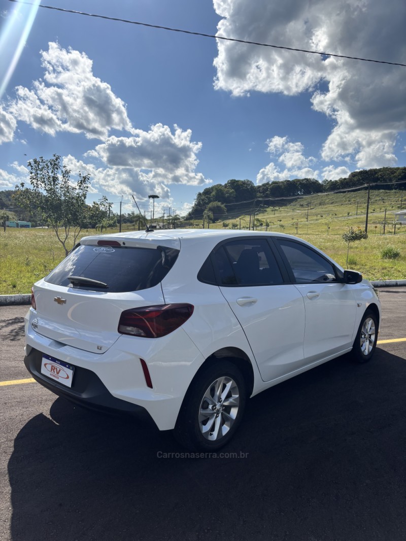 ONIX 1.0 LT 12V FLEX 4P MANUAL - 2022 - CARLOS BARBOSA