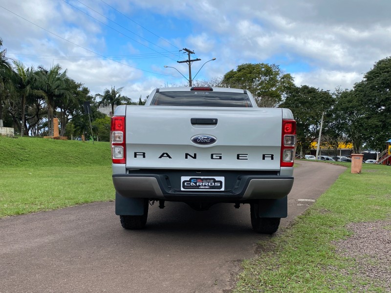 RANGER 2.5 XLS 4X2 CD 16V FLEX 4P MANUAL - 2018 - LAJEADO