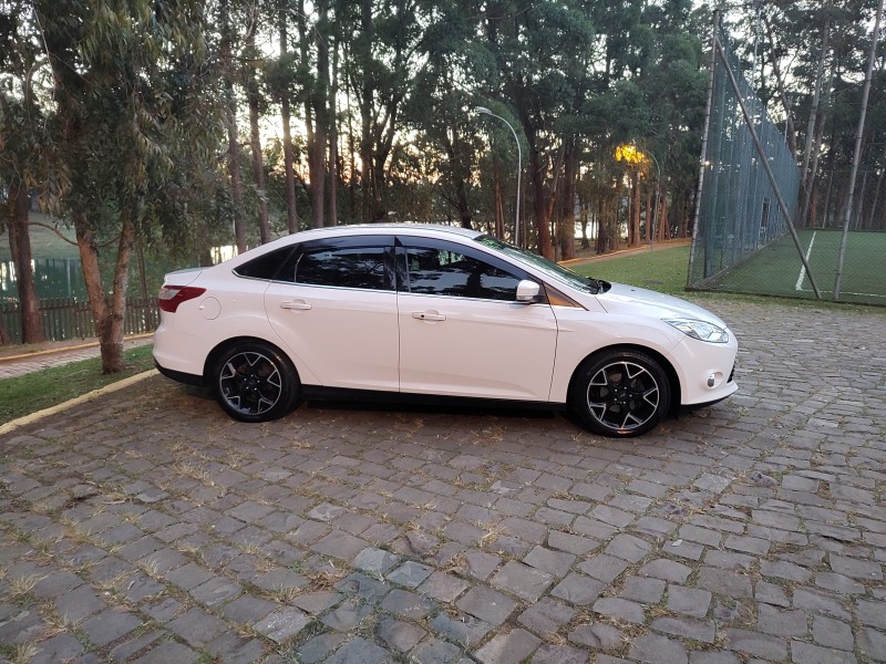 FOCUS 2.0 TITANIUM SEDAN 16V FLEX 4P AUTOMÁTICO - 2014 - CAXIAS DO SUL