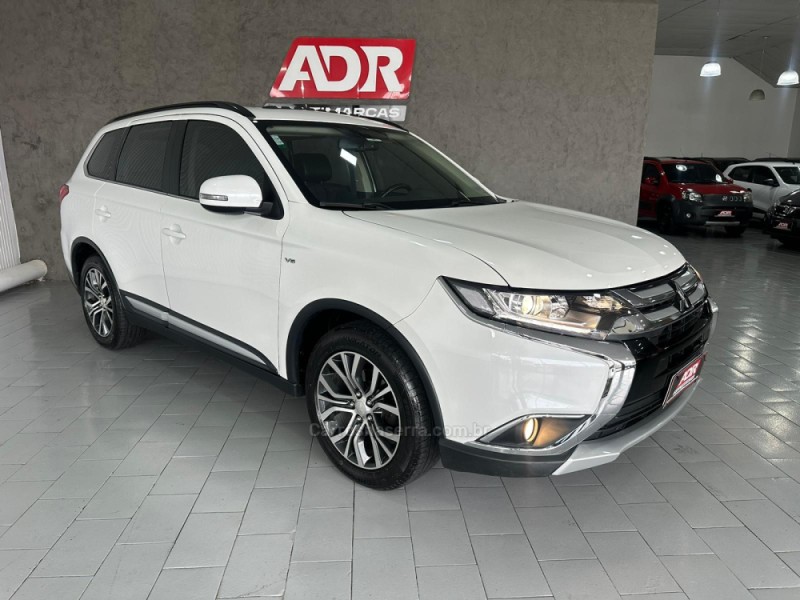 OUTLANDER 3.0 GT 4X4 V6 24V GASOLINA 4P AUTOMÁTICO - 2016 - CAXIAS DO SUL