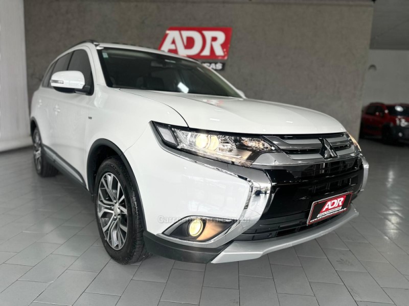 OUTLANDER 3.0 GT 4X4 V6 24V GASOLINA 4P AUTOMÁTICO - 2016 - CAXIAS DO SUL