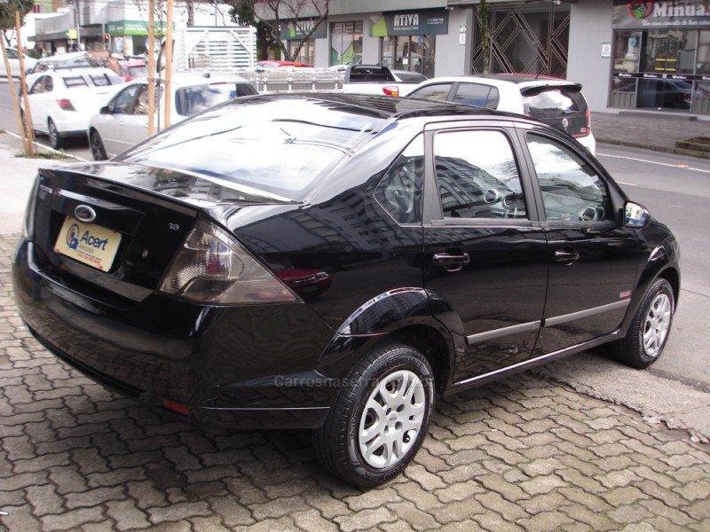 FIESTA 1.6 MPI CLASS SEDAN 8V FLEX 4P MANUAL - 2011 - CAXIAS DO SUL