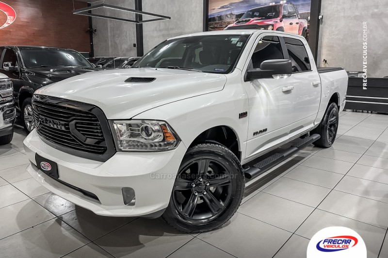 CLASSIC 5.7 V8 GASOLINA LARAMIE NIGHT EDITION CD 4X4 AUTOMÁTICO - 2022 - SARANDI