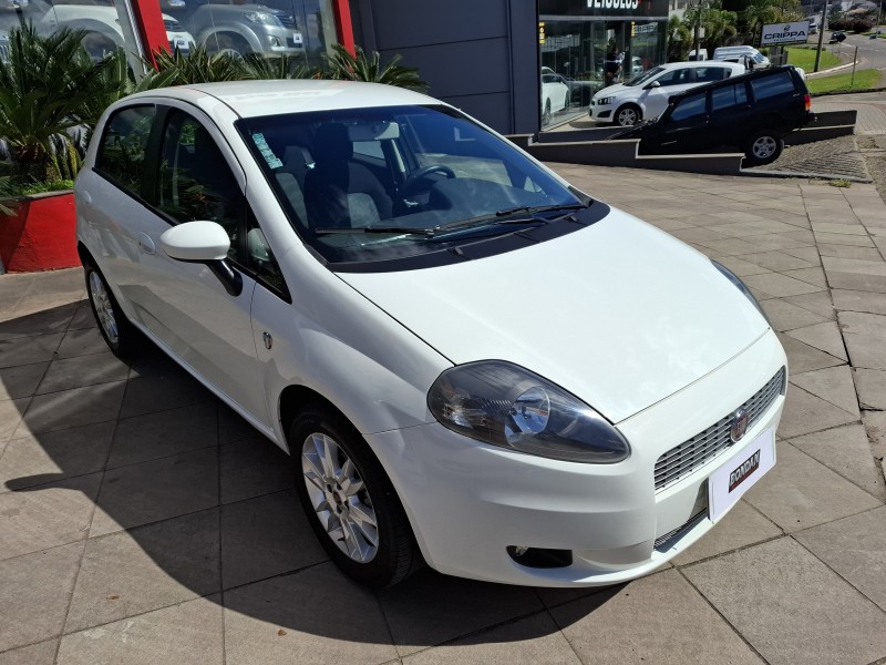 PUNTO 1.4 ATTRACTIVE ITALIA 8V FLEX 4P MANUAL - 2012 - FARROUPILHA