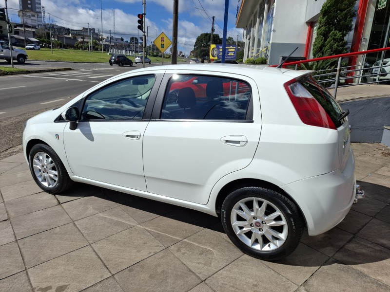 PUNTO 1.4 ATTRACTIVE ITALIA 8V FLEX 4P MANUAL - 2012 - FARROUPILHA