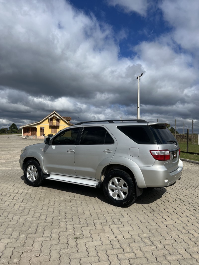 HILUX SW4 3.0 SRV 4X4 7 LUGARES 16V TURBO INTERCOOLER DIESEL 4P AUTOMÁTICO - 2011 - ANTôNIO PRADO