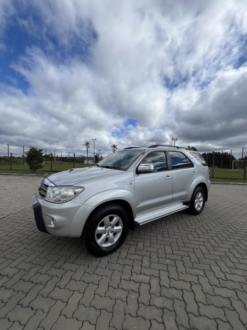 HILUX SW4 3.0 SRV 4X4 7 LUGARES 16V TURBO INTERCOOLER DIESEL 4P AUTOMÁTICO - 2011 - ANTôNIO PRADO