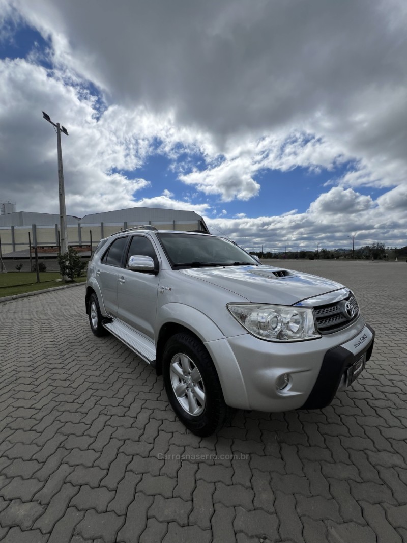 HILUX SW4 3.0 SRV 4X4 7 LUGARES 16V TURBO INTERCOOLER DIESEL 4P AUTOMÁTICO - 2011 - ANTôNIO PRADO