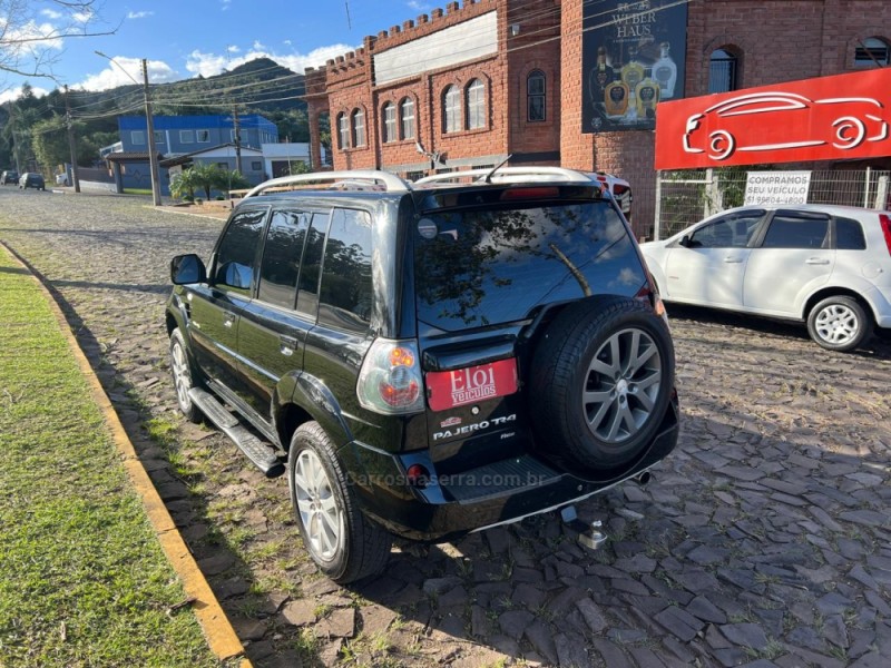 PAJERO TR4 2.0 4X4 16V 140CV FLEX 4P AUTOMÁTICO - 2012 - DOIS IRMãOS