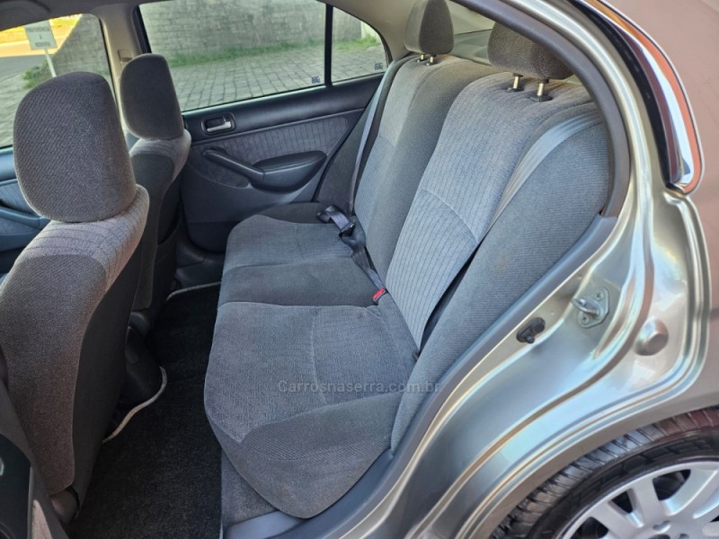 CIVIC 1.5 LX 16V GASOLINA 4P MANUAL - 2005 - VERANóPOLIS