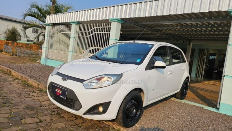 FIESTA 1.6 MPI 8V GASOLINA 4P MANUAL - 2014 - VACARIA