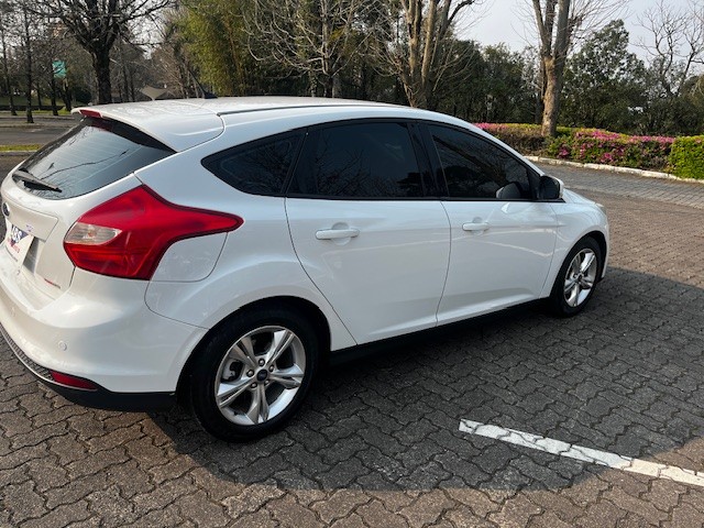 FOCUS 1.6 SE HATCH 16V FLEX 4P AUTOMÁTICO - 2015 - CAXIAS DO SUL