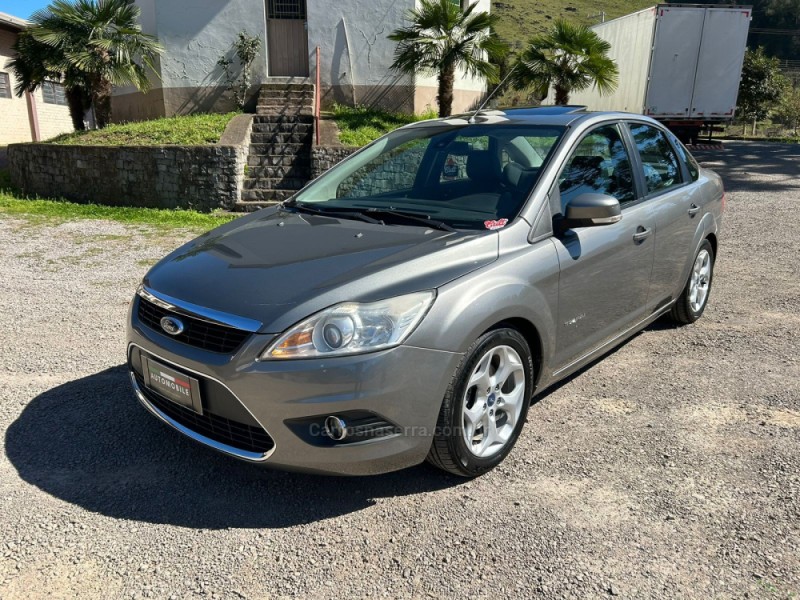 FOCUS 2.0 TITANIUM SEDAN 16V FLEX 4P AUTOMÁTICO