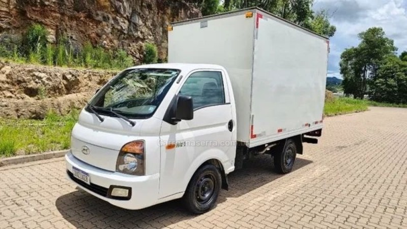 HR 2.5 LONGO BAÚ 4X2 16V 130CV TURBO INTERCOOLER DIESEL 2P MANUAL - 2014 - CAXIAS DO SUL