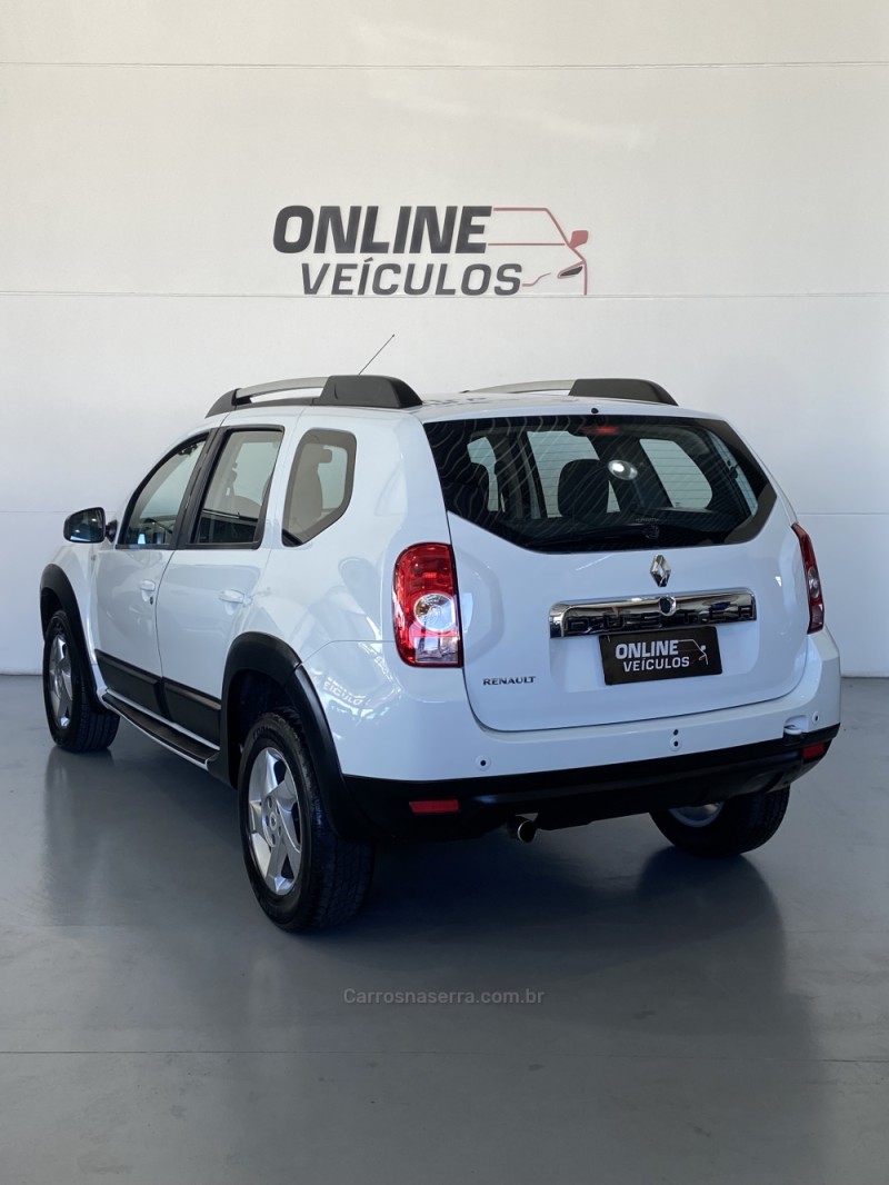 DUSTER 1.6 DYNAMIQUE 4X2 16V FLEX 4P MANUAL - 2015 - FARROUPILHA