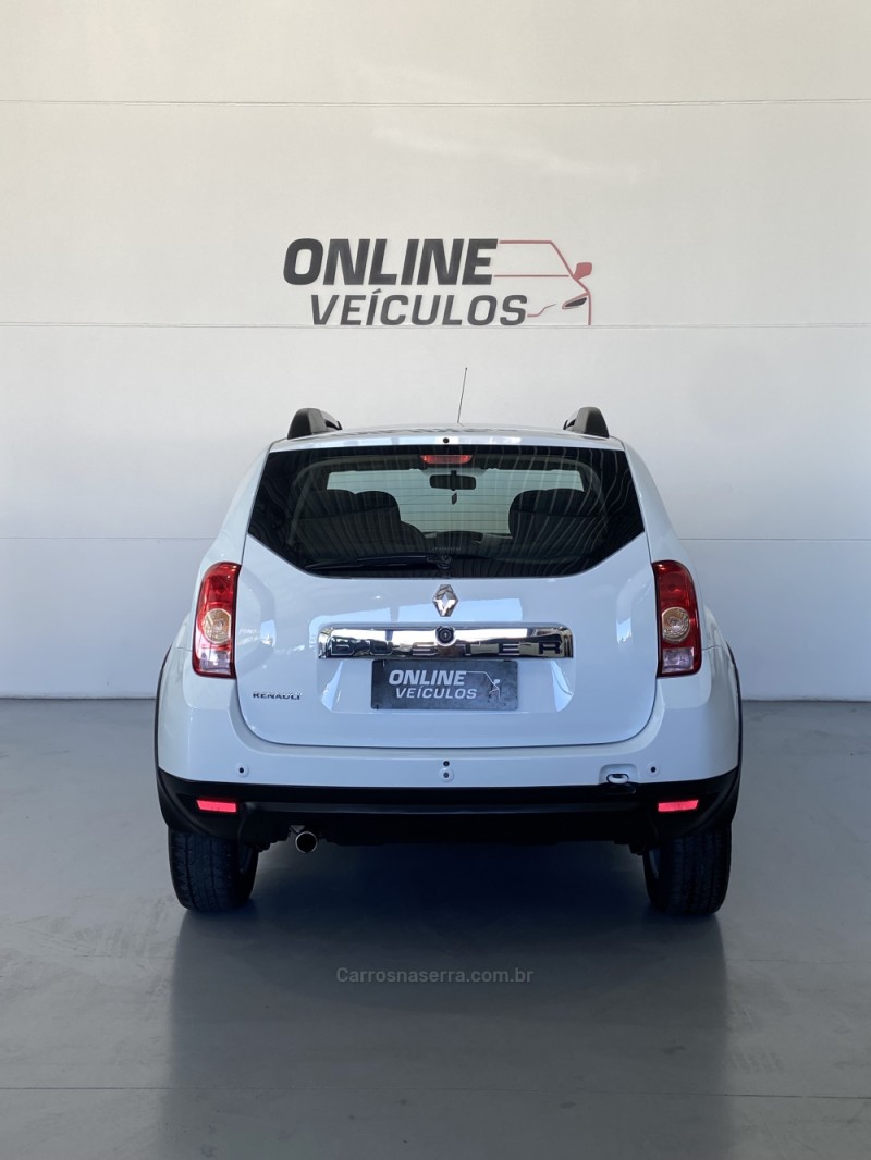 DUSTER 1.6 DYNAMIQUE 4X2 16V FLEX 4P MANUAL - 2015 - FARROUPILHA