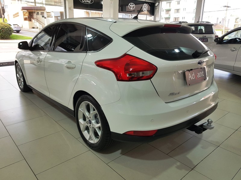 FOCUS 2.0 SE PLUS 16V FLEX 4P AUTOMÁTICO - 2016 - CAXIAS DO SUL