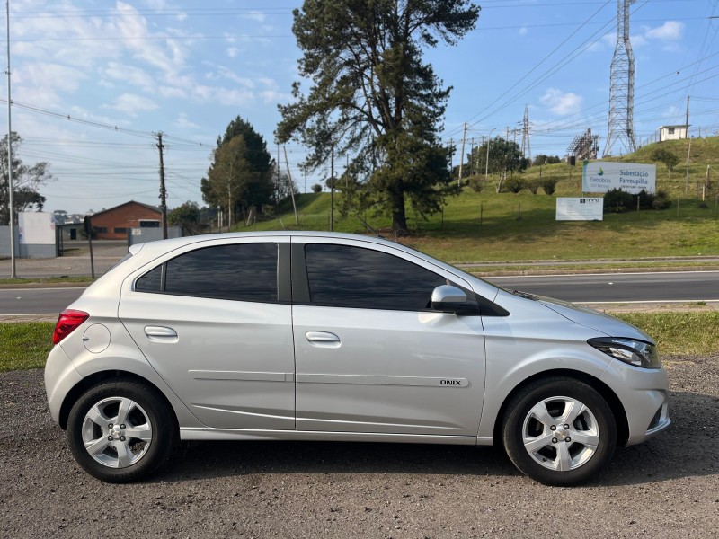 ONIX 1.4 MPFI LT 8V FLEX 4P MANUAL - 2019 - FARROUPILHA