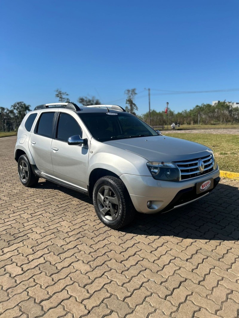 DUSTER 2.0 DYNAMIQUE 4X2 16V FLEX 4P MANUAL - 2014 - LAJEADO