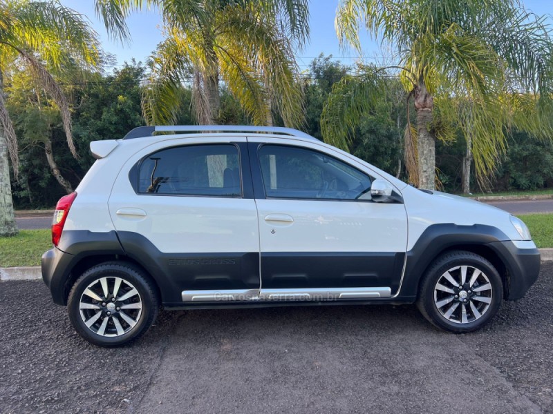 ETIOS CROSS 1.5 16V FLEX 4P MANUAL - 2014 - CAMPO BOM