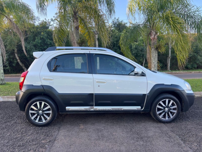 ETIOS CROSS 1.5 16V FLEX 4P MANUAL - 2014 - CAMPO BOM