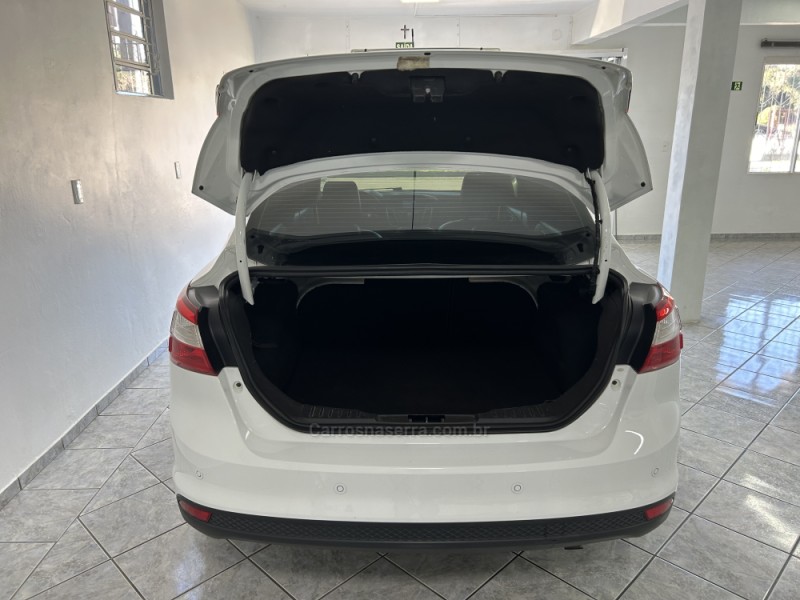 FOCUS 2.0 SE PLUS 16V FLEX 4P AUTOMÁTICO - 2015 - NOVA PRATA