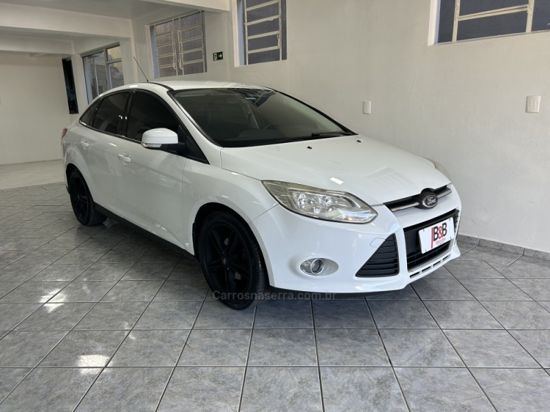 FOCUS 2.0 SE PLUS 16V FLEX 4P AUTOMÁTICO - 2015 - NOVA PRATA