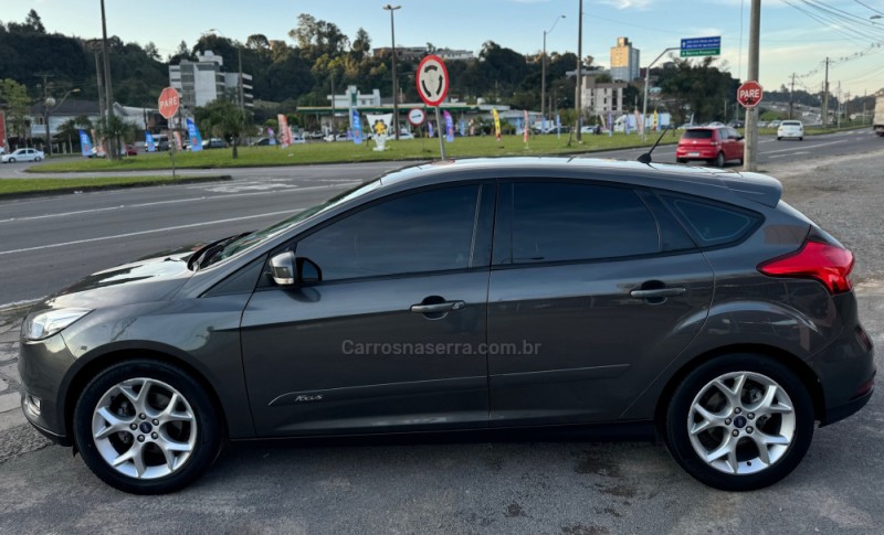 FOCUS 1.6 SE PLUS 16V FLEX 4P MANUAL - 2018 - CAXIAS DO SUL