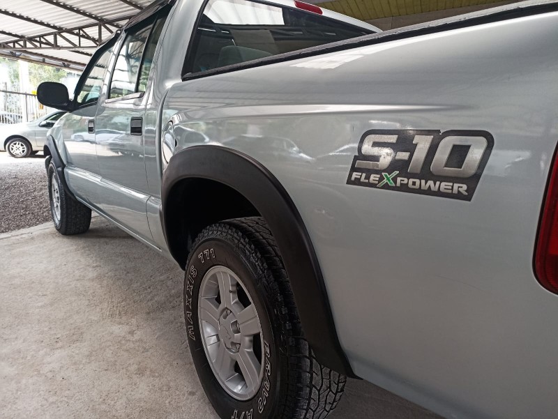 S10 2.4 ADVANTAGE 4X2 CD 8V FLEX 4P MANUAL - 2010 - CAXIAS DO SUL