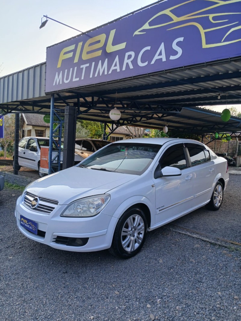 VECTRA 2.0 MPFI ELEGANCE 8V FLEX 4P MANUAL