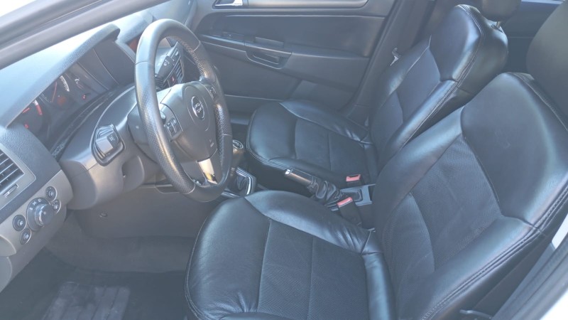 VECTRA 2.0 MPFI GT HATCH 8V FLEX 4P MANUAL - 2011 - FARROUPILHA