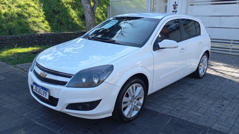 VECTRA 2.0 MPFI GT HATCH 8V FLEX 4P MANUAL - 2011 - FARROUPILHA