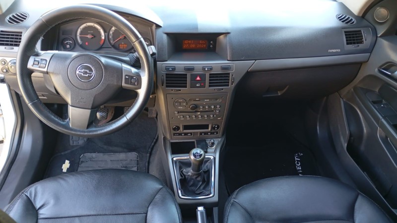 VECTRA 2.0 MPFI GT HATCH 8V FLEX 4P MANUAL - 2011 - FARROUPILHA