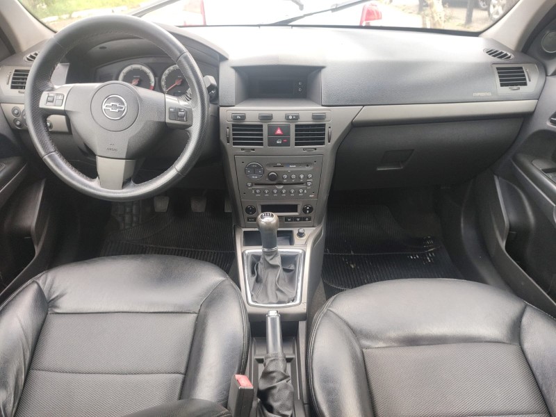 VECTRA 2.0 MPFI GT HATCH 8V FLEX 4P MANUAL - 2011 - FARROUPILHA