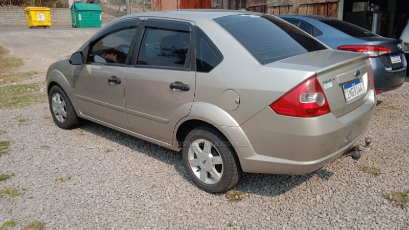 FIESTA 1.6 MPI CLASS 8V GASOLINA 4P MANUAL - 2005 - CAXIAS DO SUL