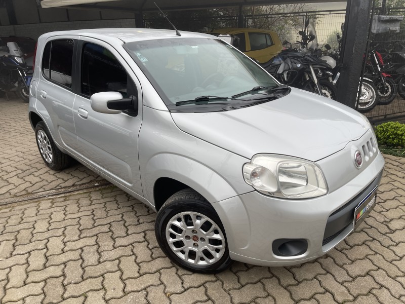 UNO 1.0 EVO VIVACE 8V FLEX 4P MANUAL - 2015 - NOVA PETRóPOLIS