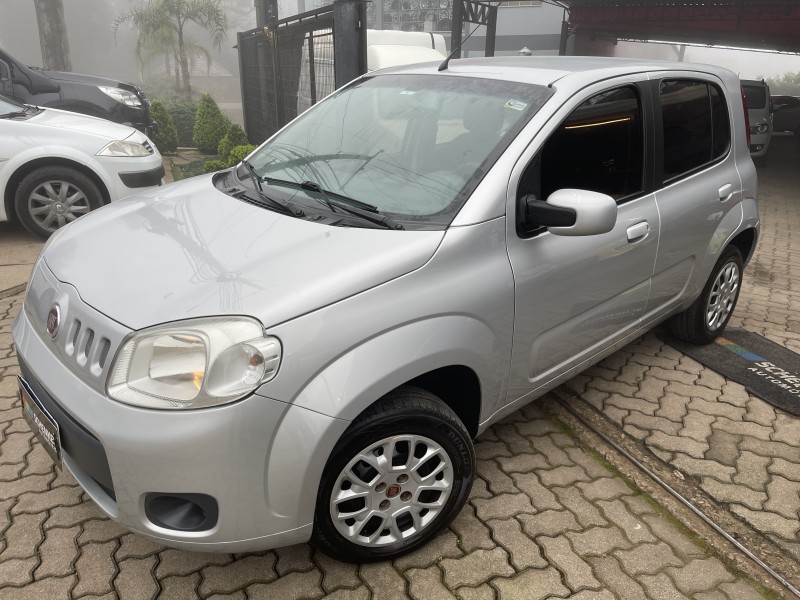 UNO 1.0 EVO VIVACE 8V FLEX 4P MANUAL - 2015 - NOVA PETRóPOLIS