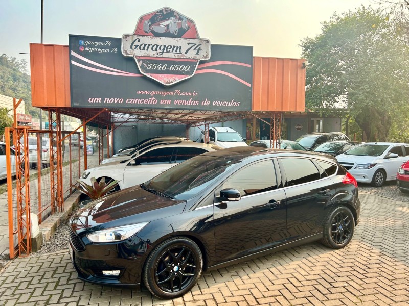 FOCUS 2.0 TITANIUM FASTBACK 16V FLEX 4P AUTOMÁTICO - 2016 - TRêS COROAS