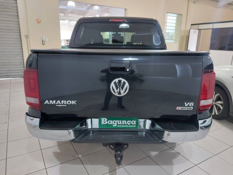 AMAROK 3.0 V6 TDI HIGHLINE CD DIESEL 4MOTION AUTOMÁTICO - 2019 - NOVO HAMBURGO