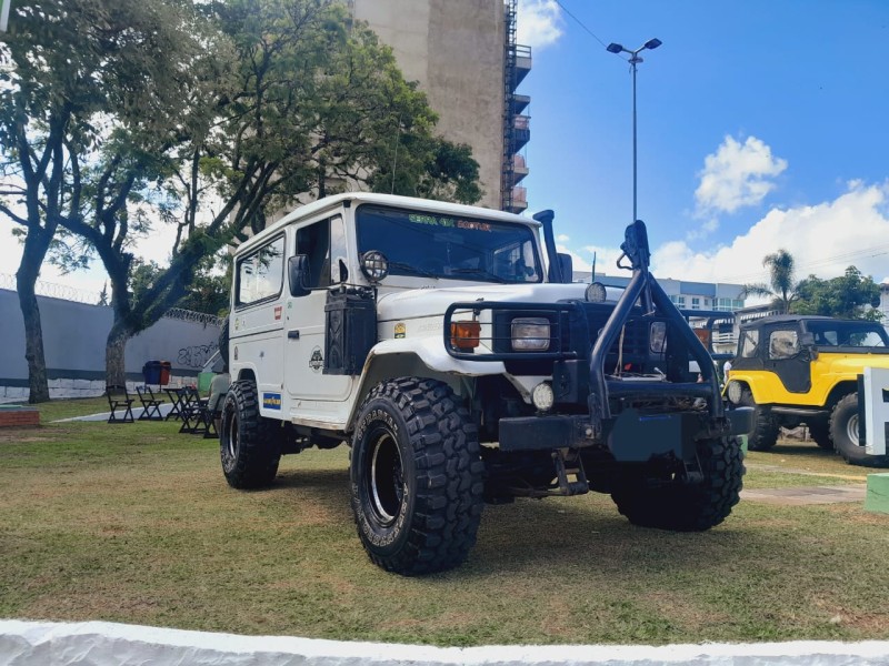 BANDEIRANTE 3.7 BJ50LV-B 4X4 CHASSI LONGO DIESEL 2P MANUAL - 1996 - FARROUPILHA