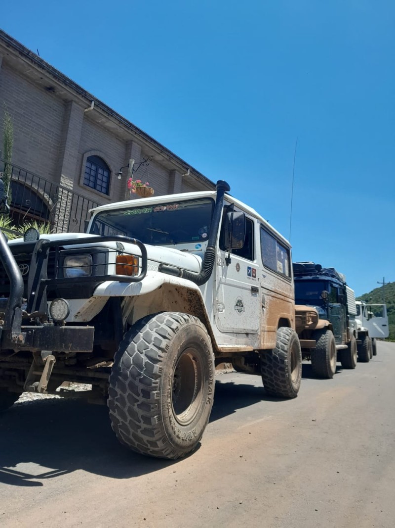 BANDEIRANTE 3.7 BJ50LV-B 4X4 CHASSI LONGO DIESEL 2P MANUAL - 1996 - FARROUPILHA