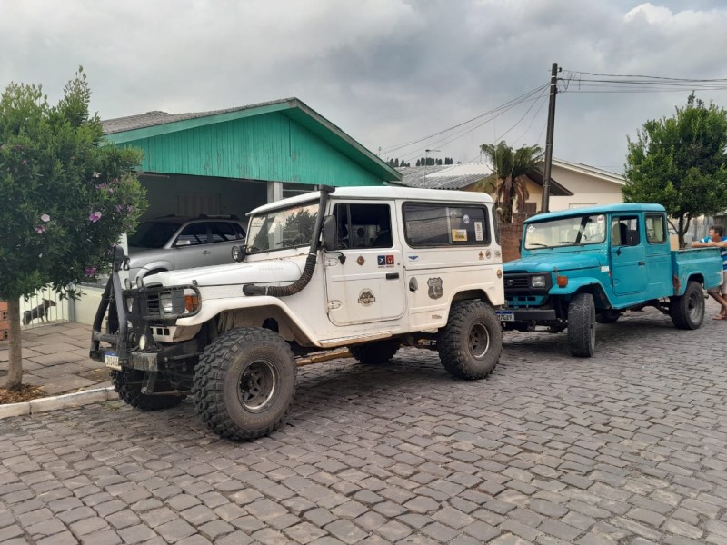 BANDEIRANTE 3.7 BJ50LV-B 4X4 CHASSI LONGO DIESEL 2P MANUAL - 1996 - FARROUPILHA