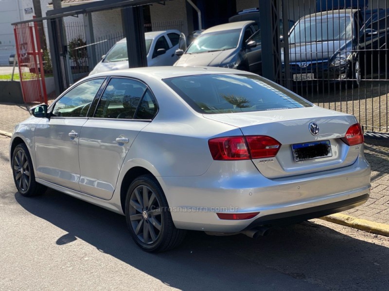 JETTA 2.0 COMFORTLINE FLEX 4P TIPTRONIC - 2014 - PAROBé